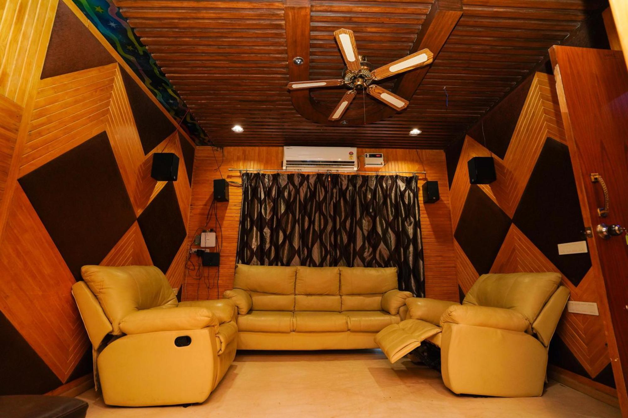 Golden Villa - Duplex House With Private Theater - Near To Alipiri And Bhudevi Ttd Ticket Counter And Kapilateertham Tirupati Extérieur photo